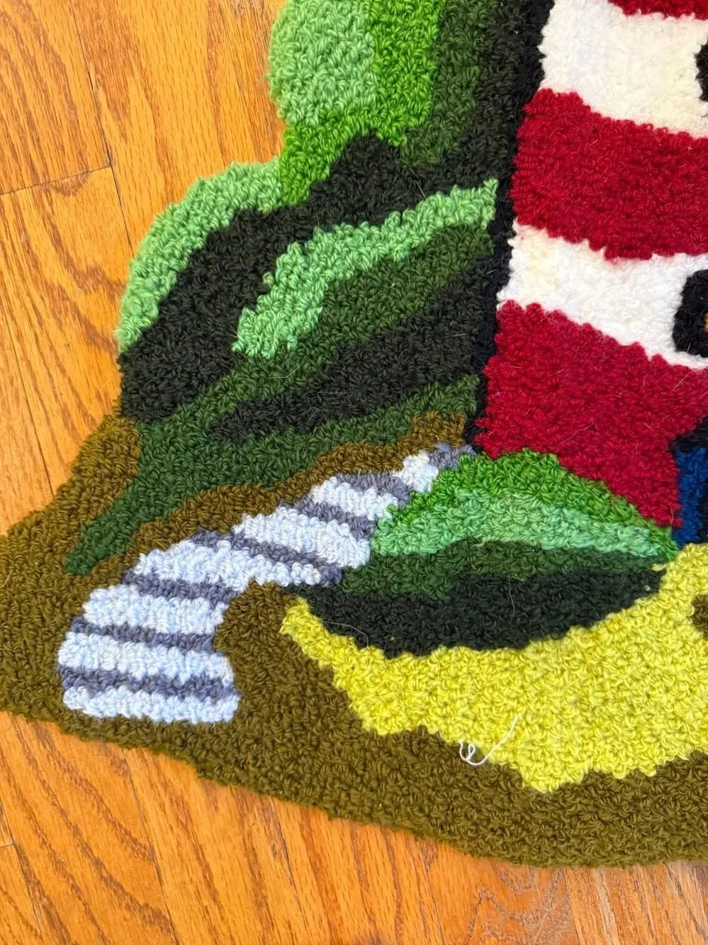 Lighthouse Tight Weave Area Rug EUC